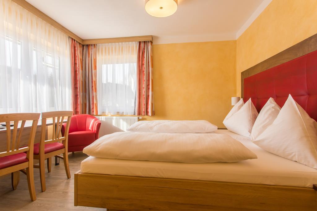 Hotel Freiensteinerhof Superior Sankt Peter-Freienstein Buitenkant foto